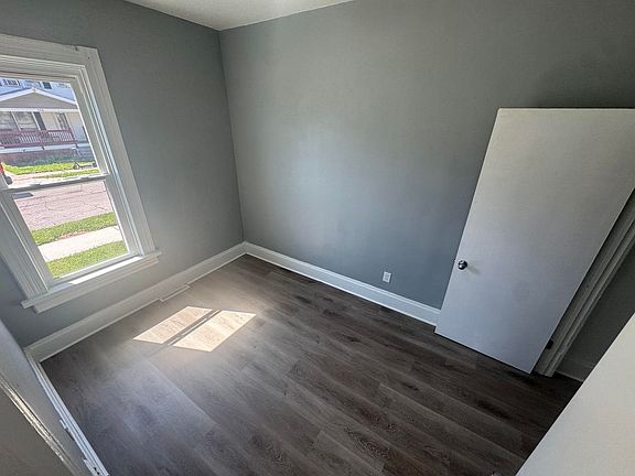 5th image of 557 Valleywood Dr