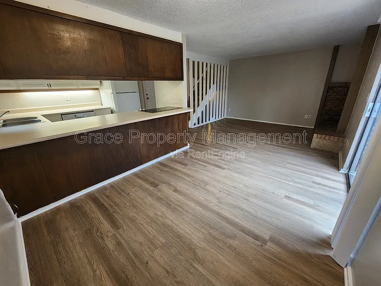 492 S Dover Ave — Photo 5