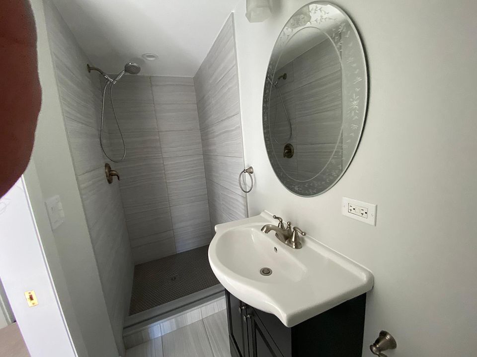 1st image of 7256 N Kilpatrick Ave