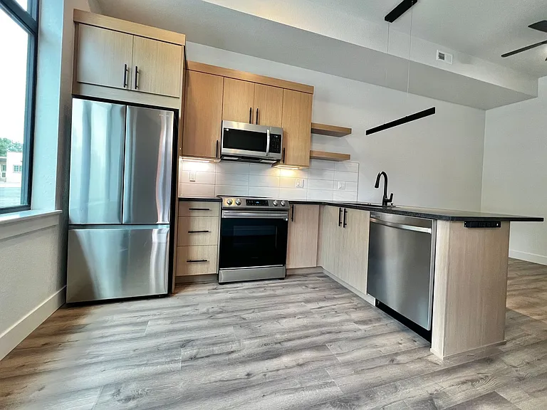 400 N Garfield Ave #102 — Photo 1