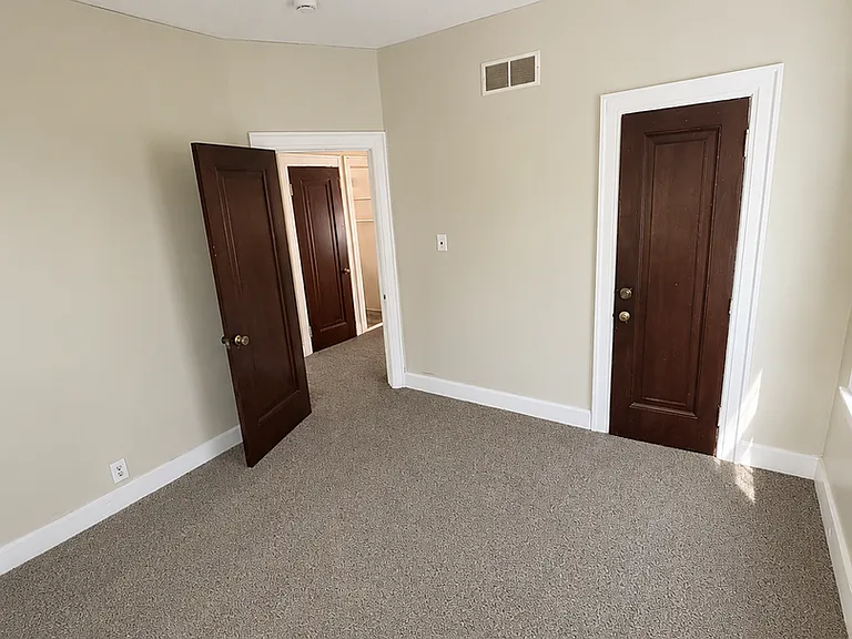 2669 Glendale St — Photo 8
