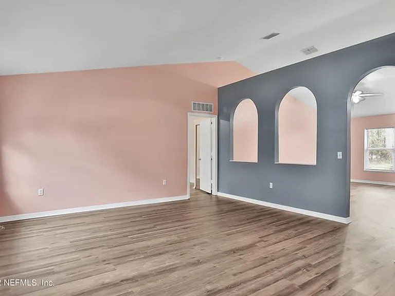 11 Wheatfield Dr — Photo 6