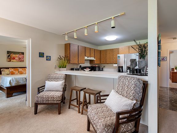 5th image of 68-3840 Lua Kula St APT H105