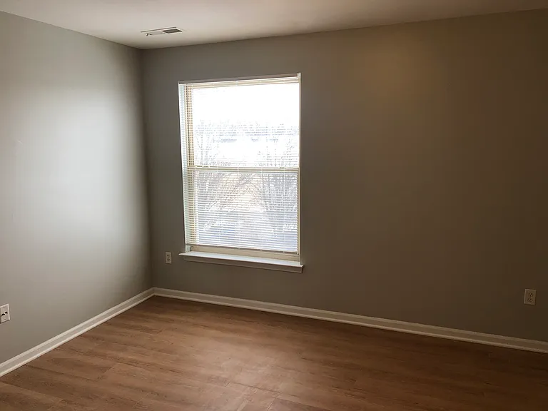 1112 Fountain View Cir — Photo 17