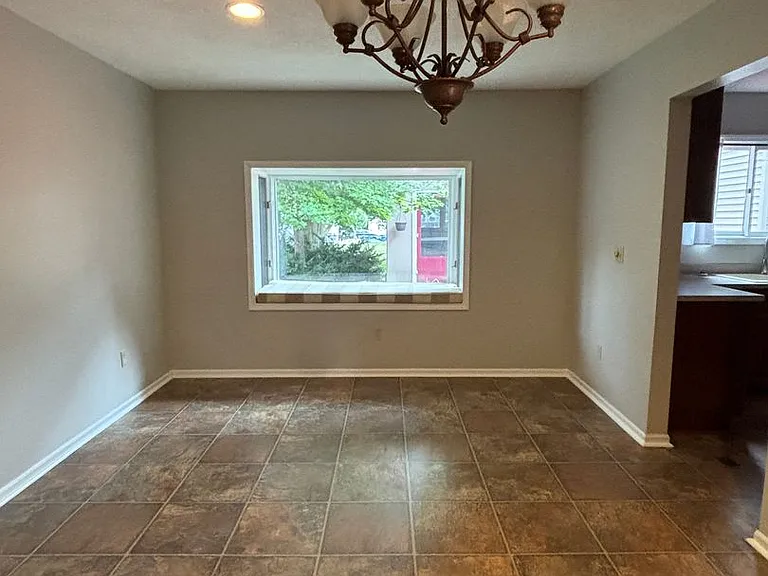 414 E Main St — Photo 15