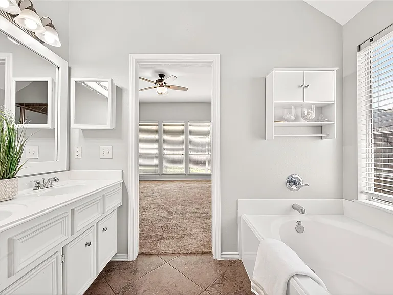 7116 Granger Ridge Ln — Photo 15