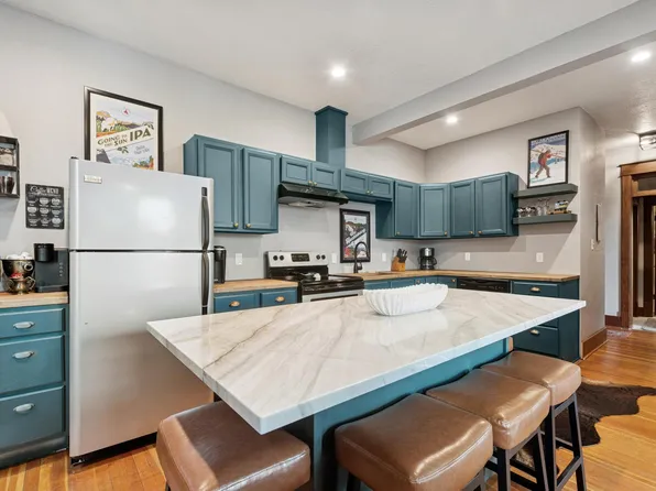 301 E 2nd St APT 2D, Whitefish, MT 59937