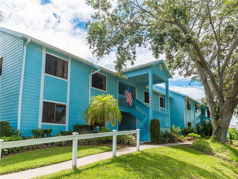 Home For Sale In Pelican Pointe