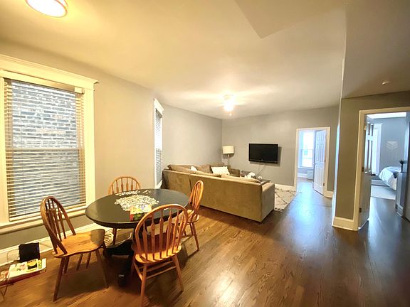 3rd image of 925 W Belmont Ave #2