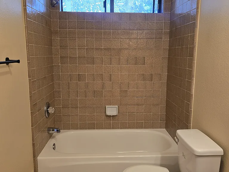 320 Watson St #B — Photo 12