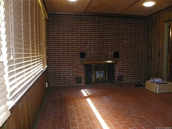 4th image of 212 Wyandotte St