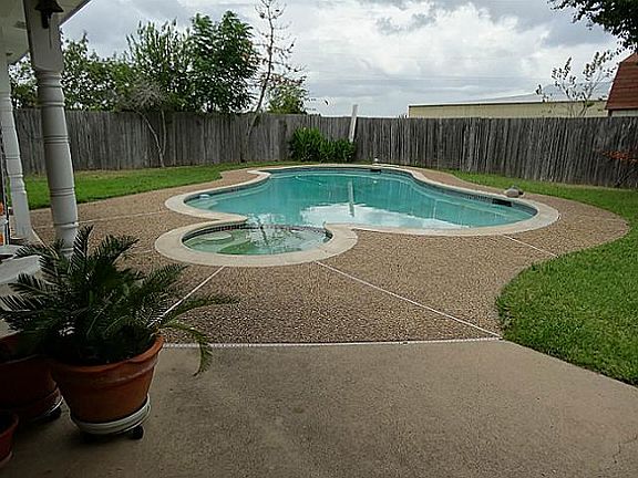 2nd image of 3400 Lake Bardwell Dr