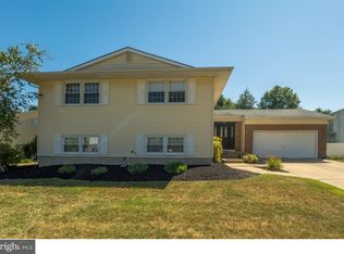 869 Lafayette Dr, Mount Laurel, NJ 08054