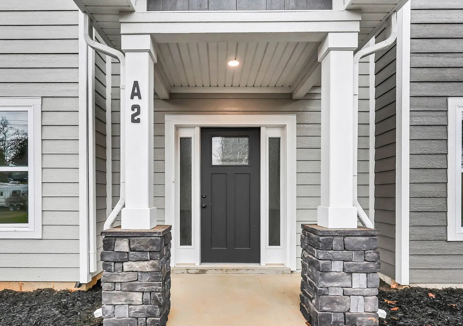 Fantastic 3 Bedroom 2 1/2 Bath Condo For Rent Near Downtown! — Photo 4