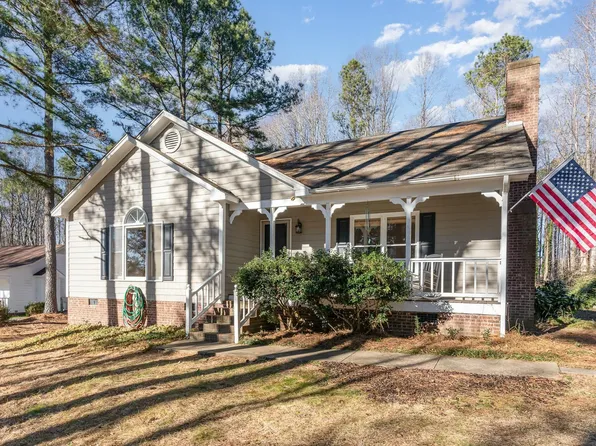 209 Valley Creek Dr, Clayton, NC 27520