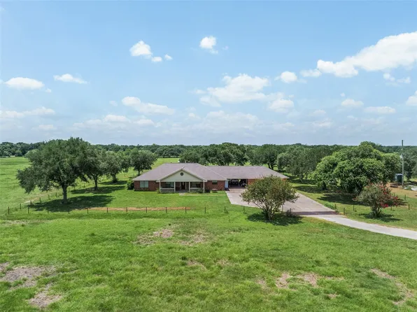 4231 Johnston Rd, Wallis, TX 77485