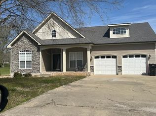 992 Ernest Stewart Dr, Clarksville, TN 37042