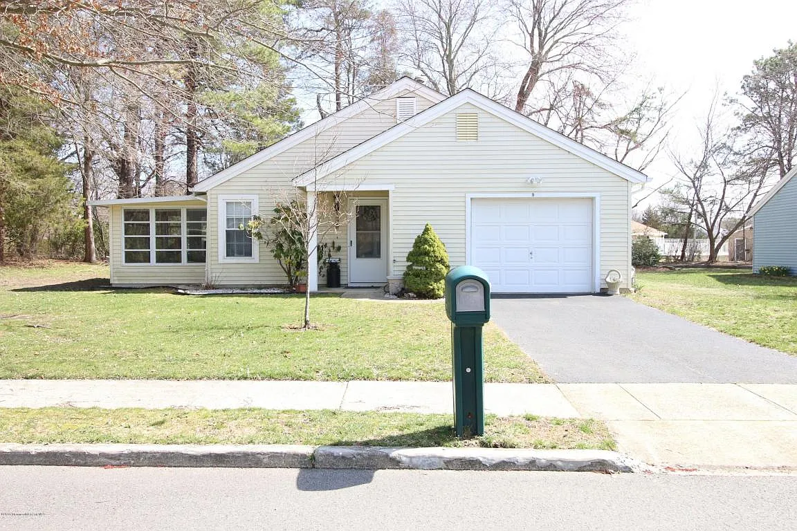 9 Portsmouth Dr photo 1