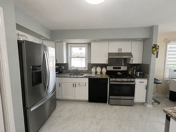 2nd image of 6 Ralph St #1A