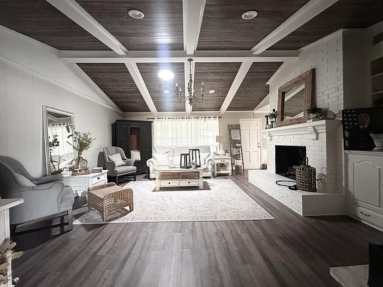 401 Lake Louise Ct — Photo 5