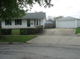252 Kosan Cir, Streamwood, IL 60107