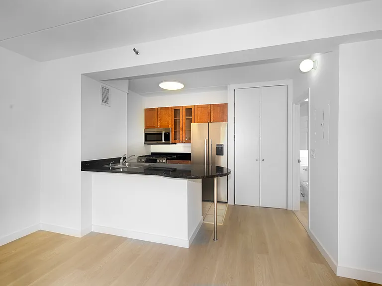 363 W 30th St #408 — Photo 5