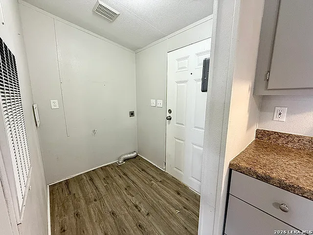 319 E Zipp Rd — Photo 15