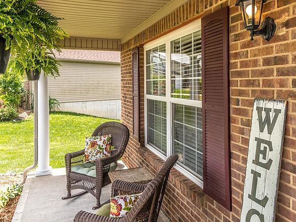5th image of 608 Jennifer Dr