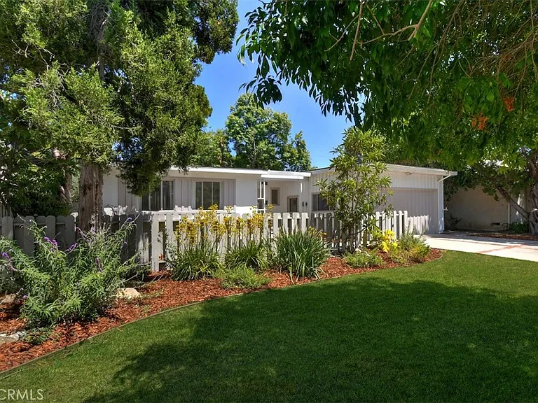 5836 Wish Ave — Photo 2