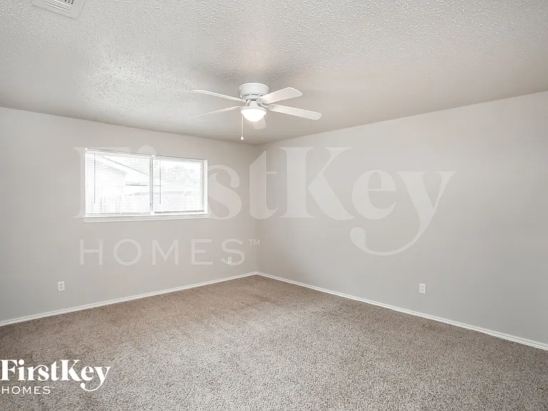 1841 College Pkwy — Photo 9