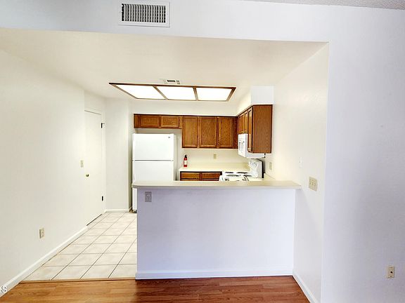 5th image of 9213 N 59th Avenue #101