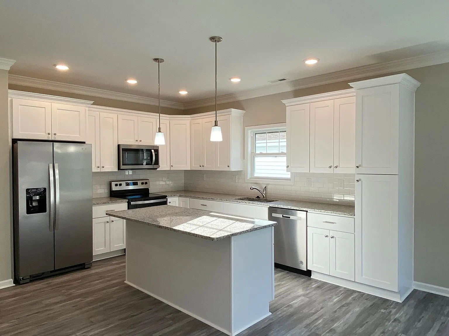 3 bed, 2.5 bath, 1656 sqft, $2,800 — Photo 3