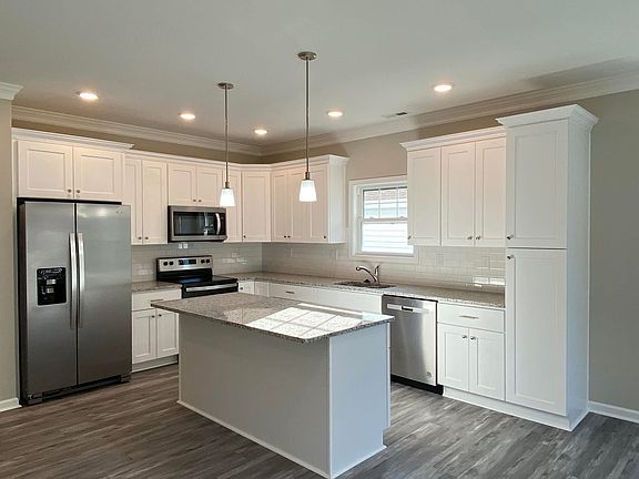 3rd image of 705 Hemlock Ave