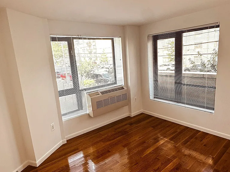 26-38 21st St #2J — Photo 5