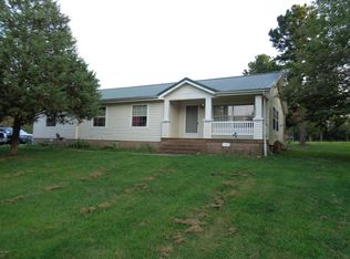 207 Ozark Rd, Simpson, IL 62985