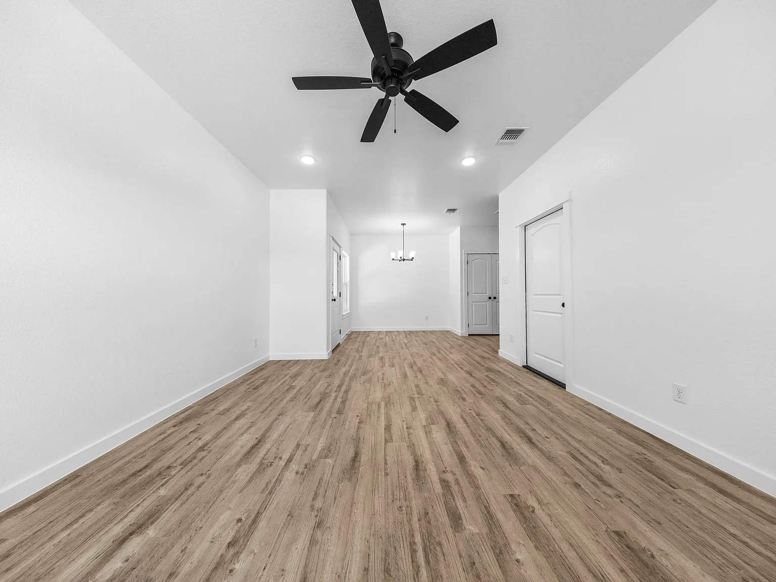 3 bed, 1289 sqft, $1,545 — Photo 2