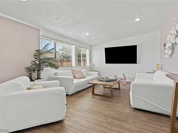 5th image of 2267 Natalie Ave