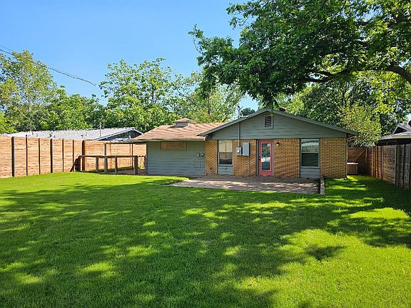 2nd image of 1812 Forestglade Dr
