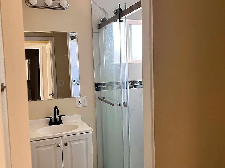 843 W Irving Pl #B — Photo 5