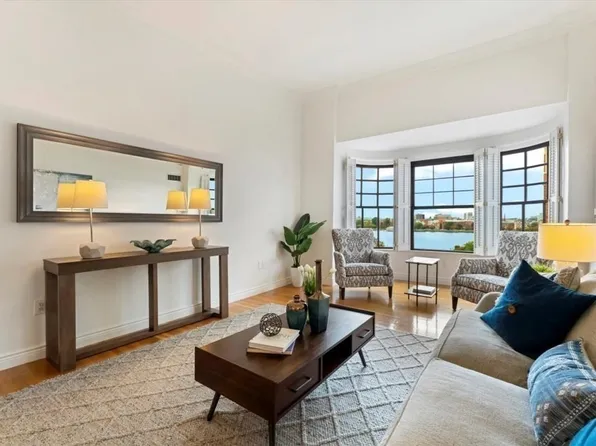 4 Charlesgate E APT 705, Boston, MA 02215