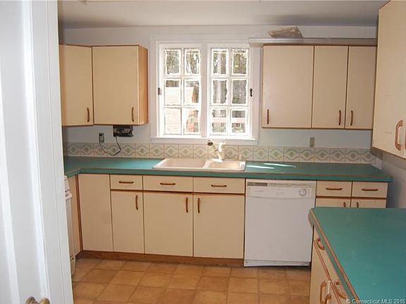 5th image of 107 Cedar Ln