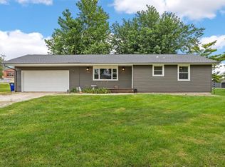 210 Apache Dr, Norway, IA 52318