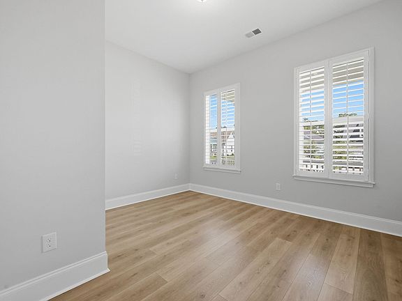 4th image of 6423 Berg St.