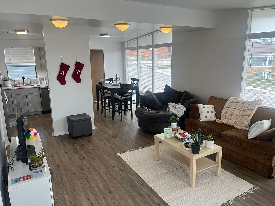1st image of 2567 E Blaine Ave #2567