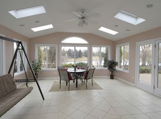 923 Waverly Ct, Aurora, IL 60502