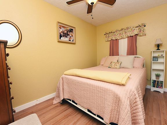 29th image of 1091 Creekside Dr