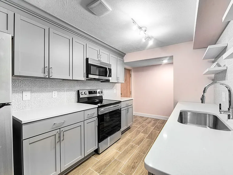22081 River Oaks Dr #B8 — Photo 3