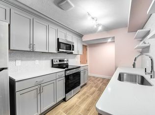 22081 River Oaks Dr APT B8, Rocky River, OH 44116
