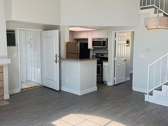 3rd image of 2642 S Sepulveda Blvd APT 202