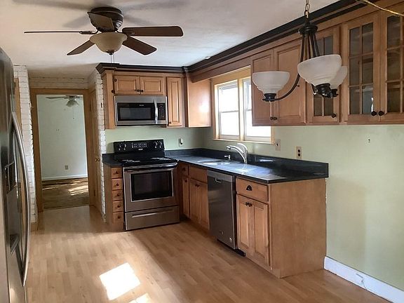 5th image of 206 Reservoir Ave